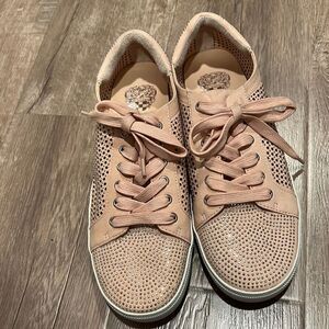 🎉Last deal🎉Vince Camuto sneakers 👟